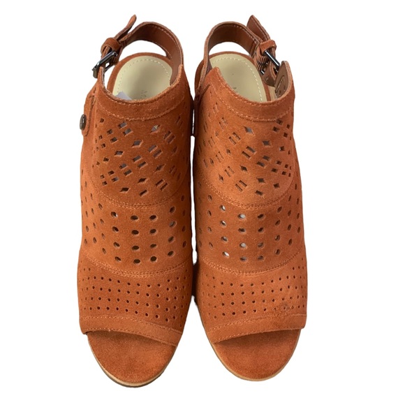 Marc Fisher Casha Womens 7 Burnt Orange Perforated Peep Toe 3” Block Heel -Flaw - Picture 4 of 11